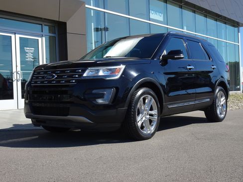 Used 2017 Ford Explorer Limited w/ Class II Trailer Tow Package AWD/4WD image 1