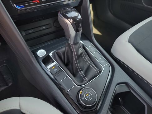 Used 2025 Volkswagen Taos SE image 13