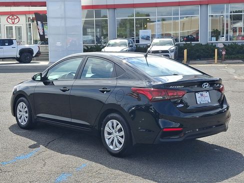 Used 2022 Hyundai Accent SE FWD image 5