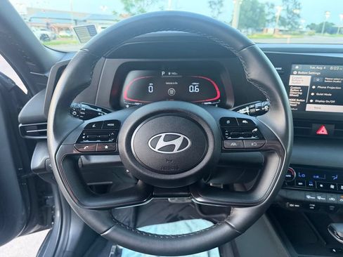Used 2025 Hyundai Elantra Sport FWD image 12
