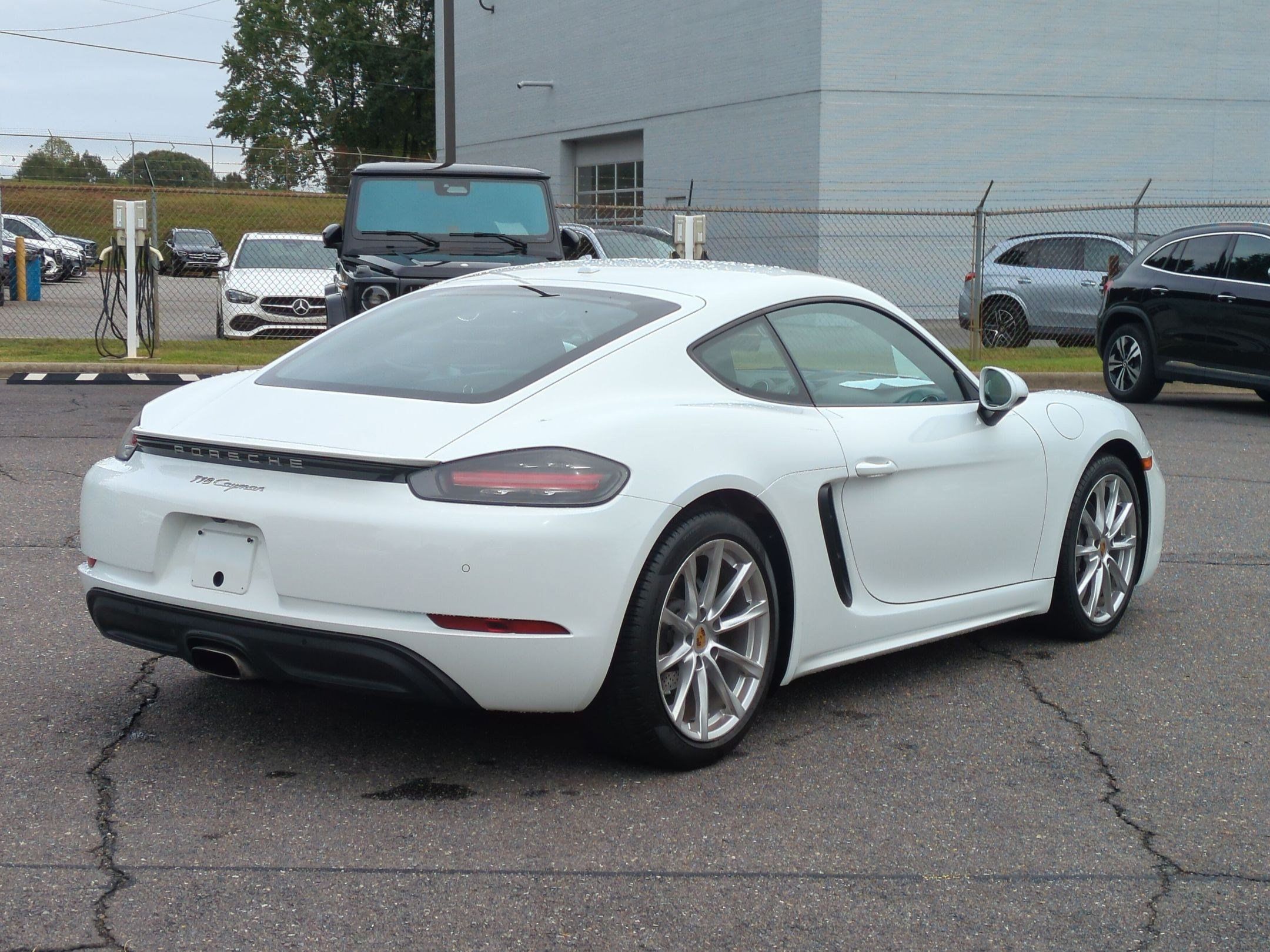 Used 2018 Porsche 718 Cayman RWD image 3