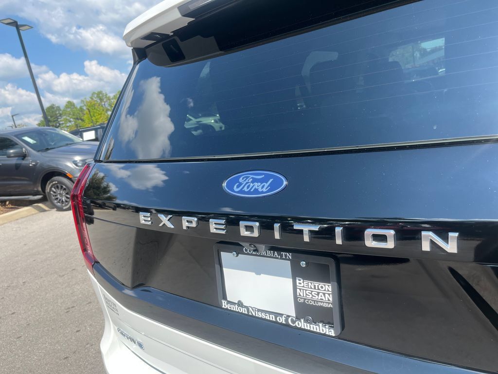 Used 2025 Ford Expedition Active RWD image 42