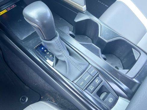 Used 2025 Toyota Camry SE w/ Convenience Package FWD image 22