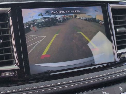 Used 2023 Chrysler Pacifica Touring-L FWD image 15