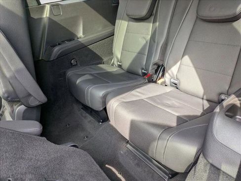 Certified 2026 Mercedes-Benz GLS 450 4MATIC image 18