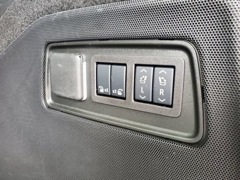 Used 2025 Cadillac Escalade ESV Premium Luxury w/ Touring Package AWD/4WD image 45