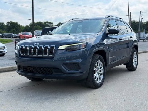 Used 2020 Jeep Cherokee Latitude w/ Cold Weather Group AWD/4WD image 2