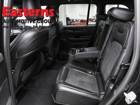 Used 2025 Jeep Grand Cherokee Altitude AWD/4WD image 22
