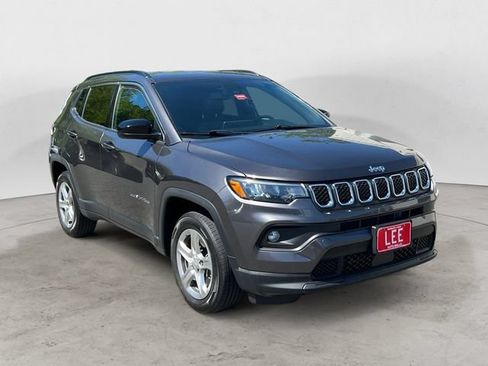 Used 2024 Jeep Compass Latitude AWD/4WD image 7
