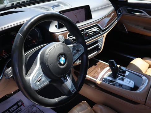 Used 2021 BMW 750i xDrive w/ Executive Package AWD/4WD image 10