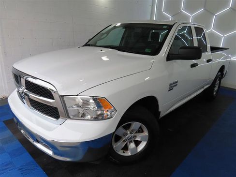 Used 2024 RAM 1500 Classic SLT AWD/4WD image 7