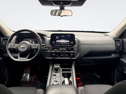 Used 2024 Nissan Pathfinder S image 14