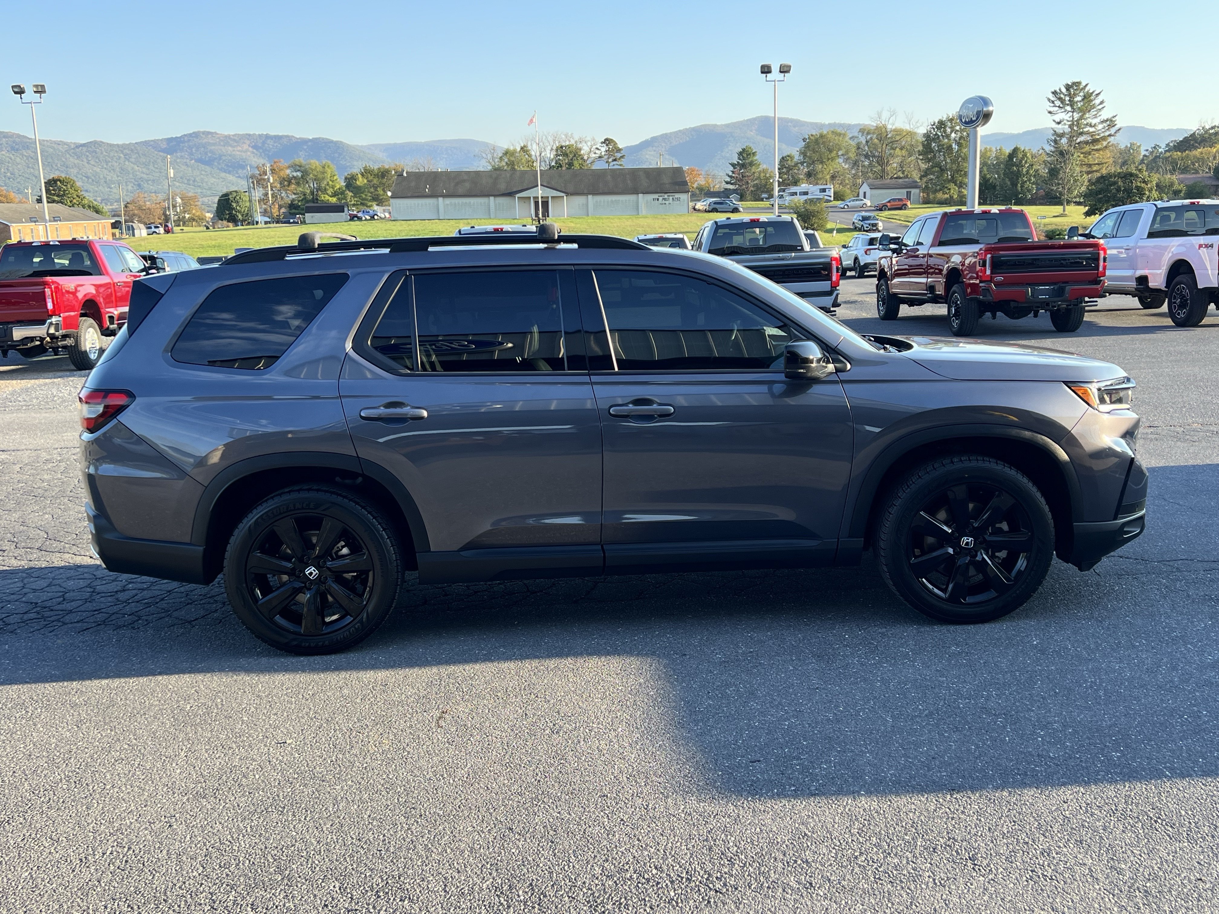Used 2025 Honda Pilot Black Edition image 6