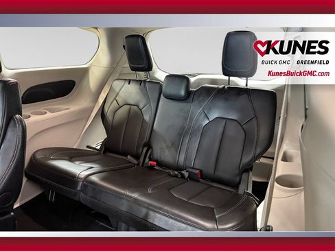 Used 2024 Chrysler Pacifica Touring-L FWD image 35