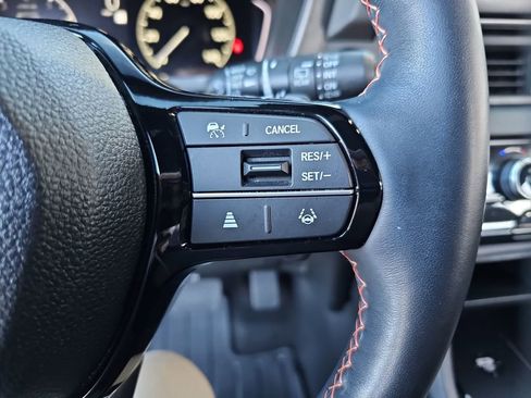 Used 2024 Honda Pilot TrailSport image 12