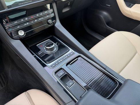 Used 2018 Jaguar F-PACE Premium AWD/4WD image 18
