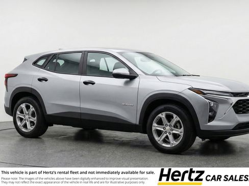 Used 2025 Chevrolet Blazer LT image 1