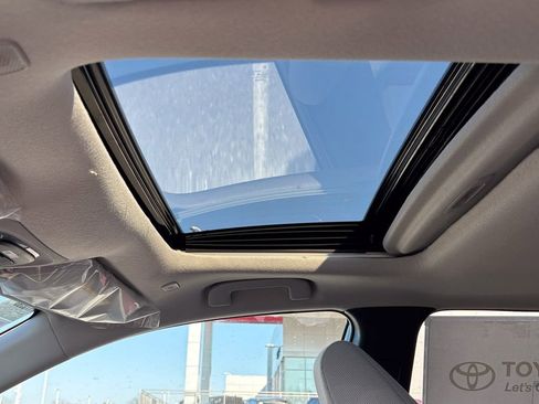 New 2026 Toyota Corolla Cross LE w/ Moonroof Package image 9