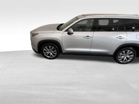 Used 2024 Toyota Grand Highlander Platinum image 11
