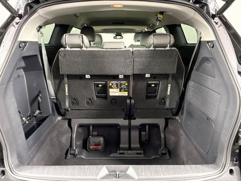 Certified 2025 Toyota Sienna XLE FWD image 38