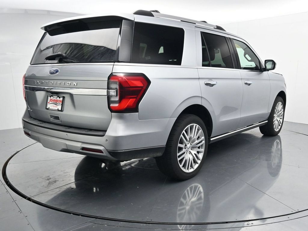 Used 2024 Ford Expedition Limited AWD/4WD image 7