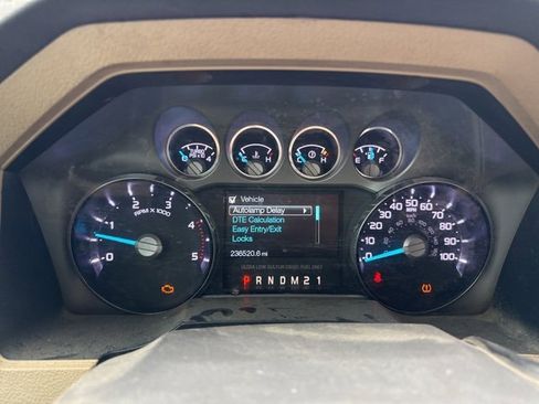 Used 2015 Ford F350 Lariat w/ Lariat Interior Package image 18