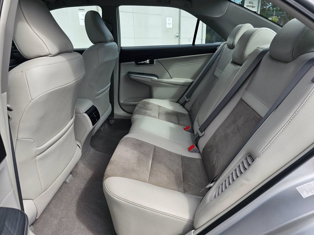 Used 2014 Toyota Camry XLE w/ Leather Package FWD image 16