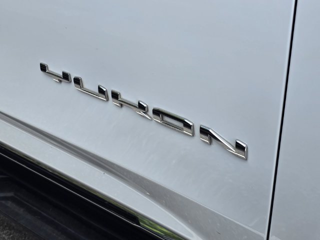 Used 2023 GMC Yukon SLT w/ SLT Premium Package AWD/4WD image 16