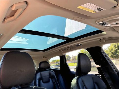 Used 2019 Volvo XC60 T6 Inscription w/ Protection Package Premier AWD/4WD image 21