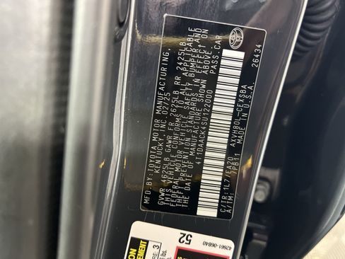 Used 2025 Toyota Camry SE w/ Convenience Package image 30