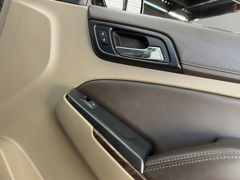 Used 2018 Chevrolet Suburban LT image 17