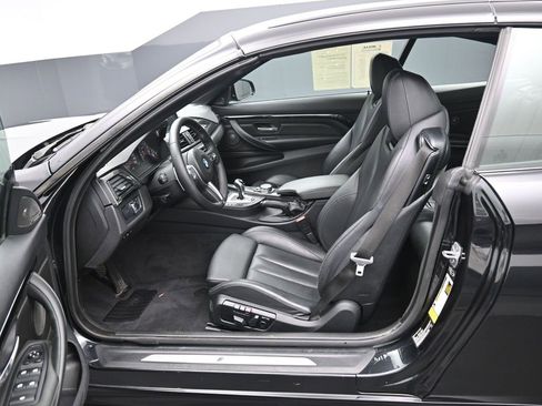 Used 2015 BMW M4 Convertible image 9