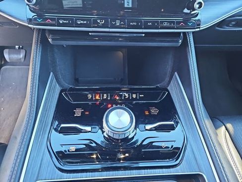 Used 2024 Jeep Wagoneer L Series III w/ Flexible Seating Group image 27