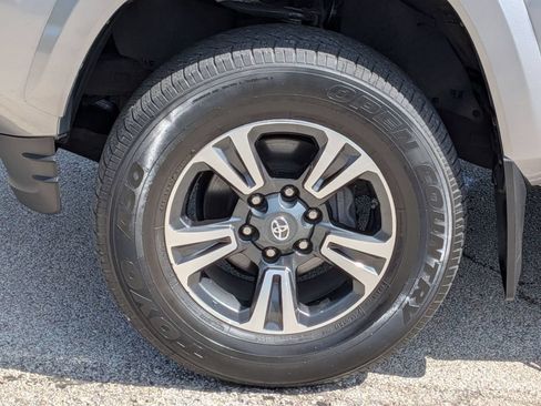 Used 2019 Toyota Tacoma TRD Sport AWD/4WD image 14