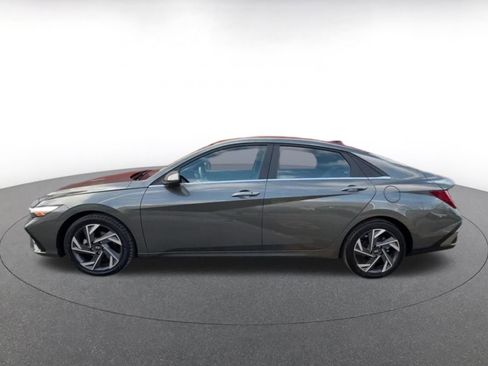 Used 2025 Hyundai Elantra SEL image 9