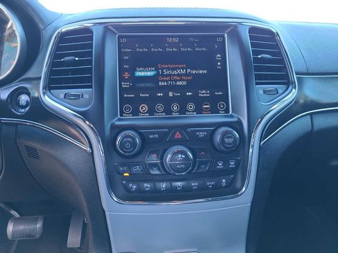 Used 2018 Jeep Grand Cherokee Limited image 24