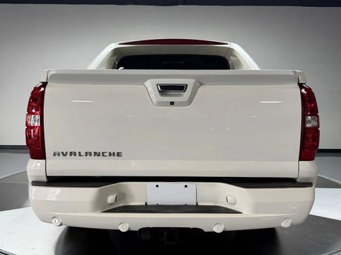 Used 2012 Chevrolet Avalanche LTZ RWD image 5
