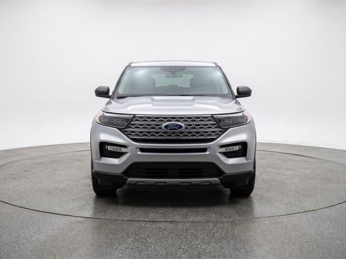 Used 2024 Ford Explorer XLT w/ Equipment Group 202A image 2