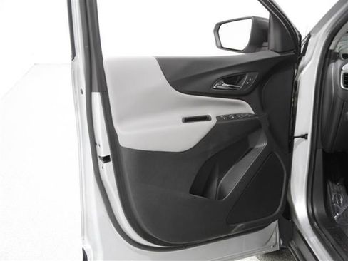 Certified 2022 Chevrolet Equinox LS w/ LS Convenience Package image 4