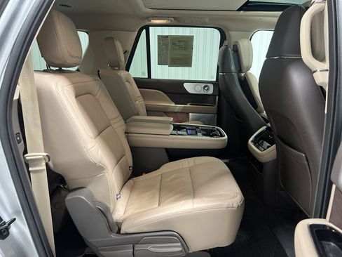 Used 2023 Lincoln Navigator L Reserve image 28