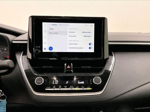 Used 2025 Toyota Corolla LE image 34