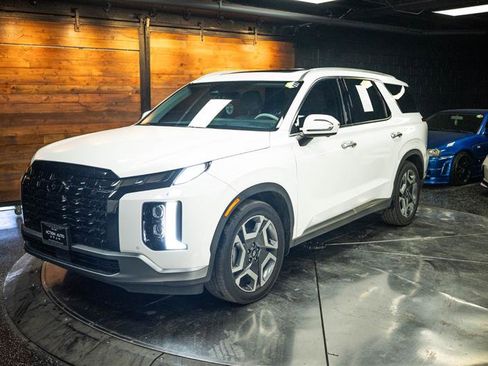 Used 2023 Hyundai Palisade Limited FWD image 2