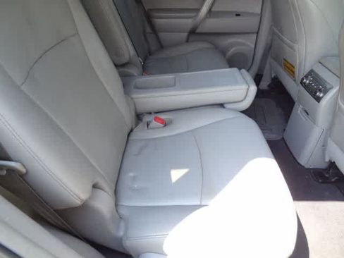 Used 2013 Toyota Highlander SE FWD image 21