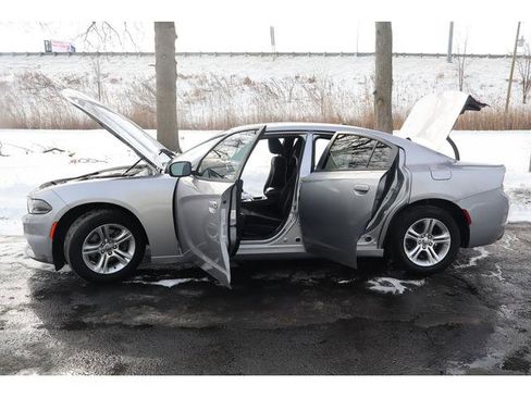 Used 2015 Dodge Charger SE w/ Popular Equipment Group image 18