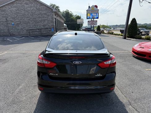 Used 2012 Ford Focus SE FWD image 6