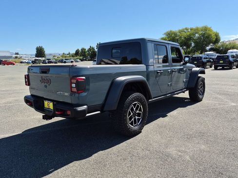 Used 2025 Jeep Gladiator Rubicon w/ Convenience Group AWD/4WD image 3