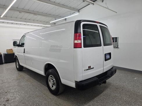 Used 2019 Chevrolet Express 2500 w/ Communications Package RWD image 4