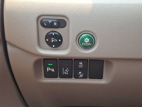 Used 2016 Honda Pilot Touring image 27