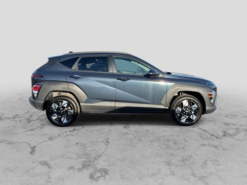 Used 2025 Hyundai Kona SEL image 9