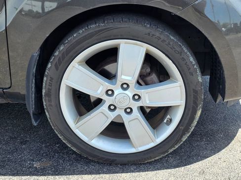 Used 2010 Kia Soul ! FWD image 6